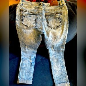 Maurice’s Distressed Jeans size 1/2